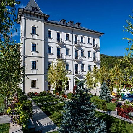Hotel Carolin Calimanesti Exterior photo