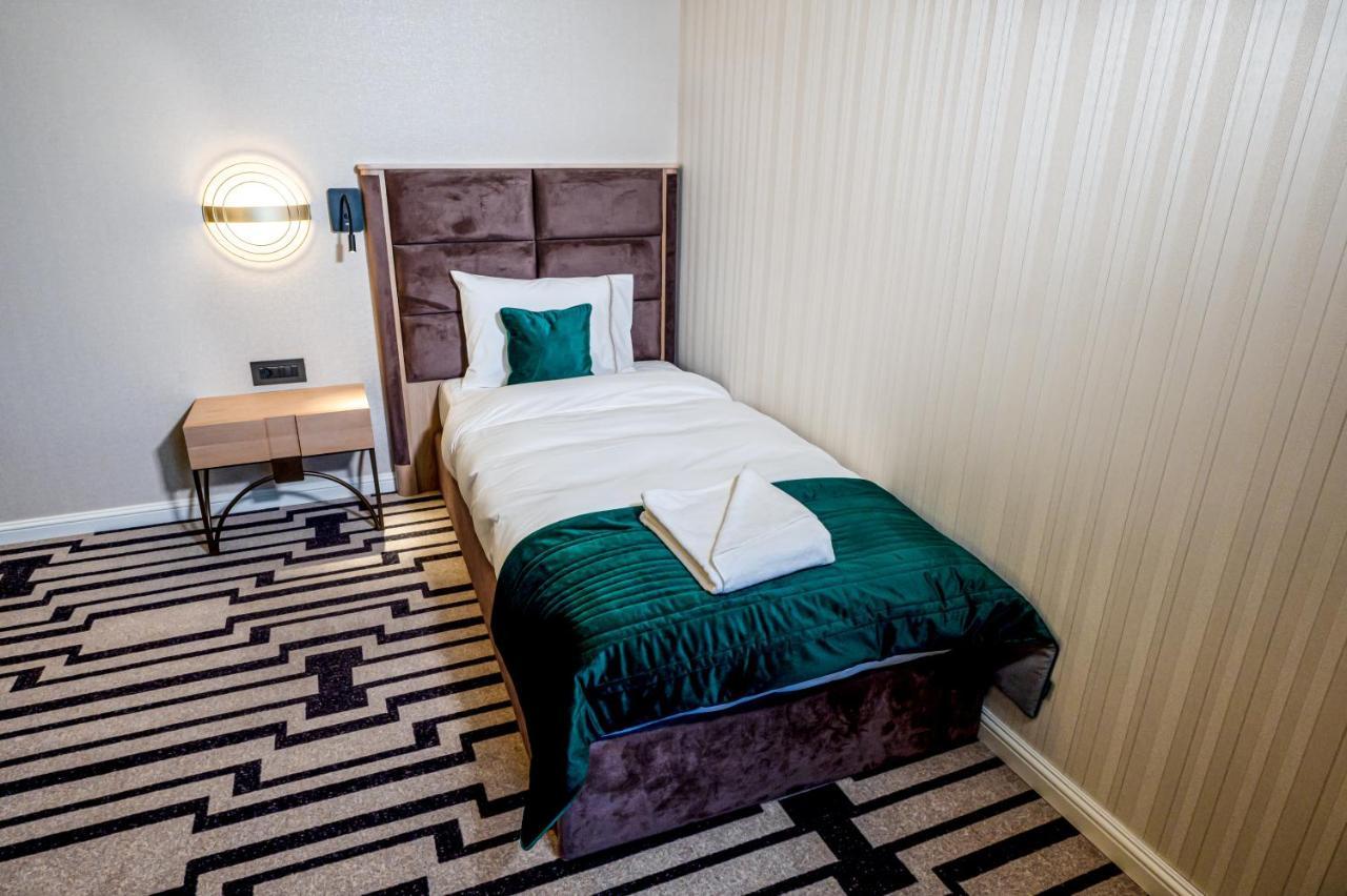 Hotel Carolin Calimanesti Exterior photo