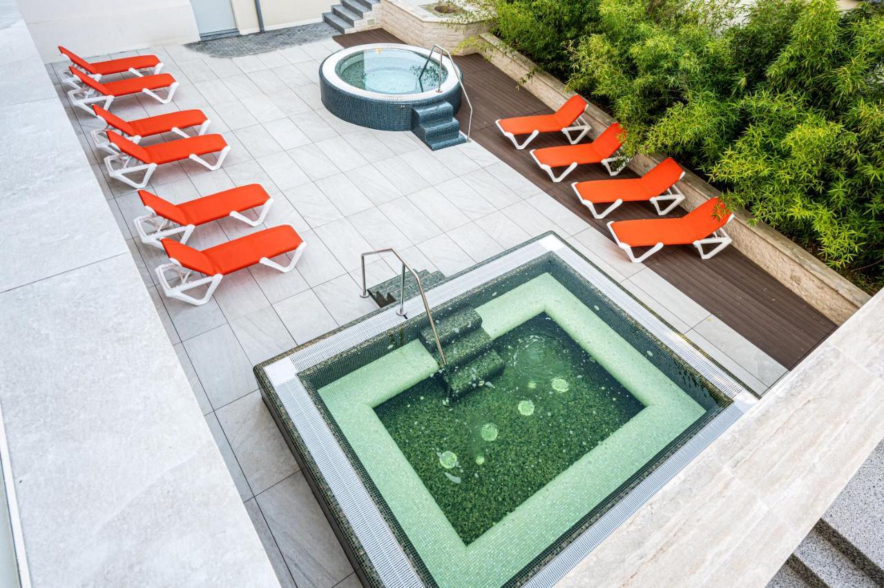 Hotel Carolin Calimanesti Exterior photo